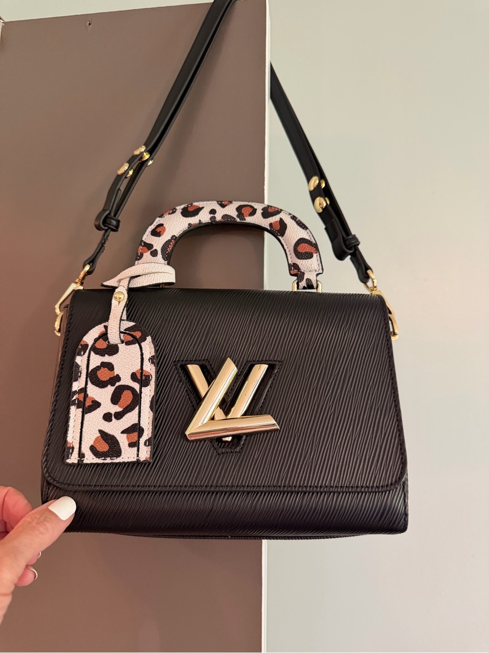 Beautiful Inspired Twistlock handbag